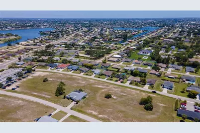 607 SW 4th St, Cape Coral, FL 33991 - Photo 4
