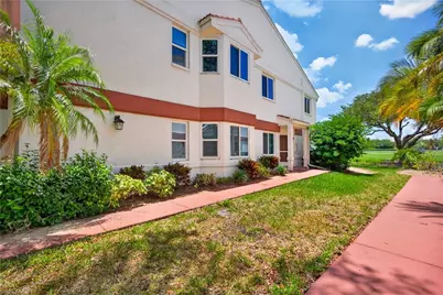 13190 Oakmont Dr #6, Fort Myers, FL 33907 - Photo 2