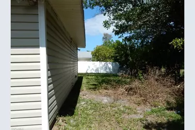 899 Ridgeway Dr, North Fort Myers, FL 33903 - Photo 14