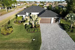 1621 SW 10th Pl, Cape Coral, FL 33991 - Photo 2