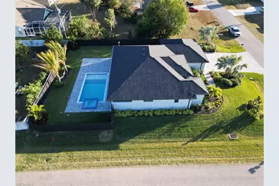 1621 SW 10th Pl, Cape Coral, FL 33991 - Photo 4