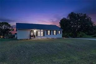 2040 S Montana Cir, Labelle, FL 33935 - Photo 2