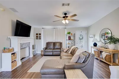 2040 S Montana Cir, Labelle, FL 33935 - Photo 6