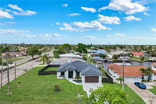 2419 Country Club Blvd, Cape Coral, FL 33990 - Photo 10