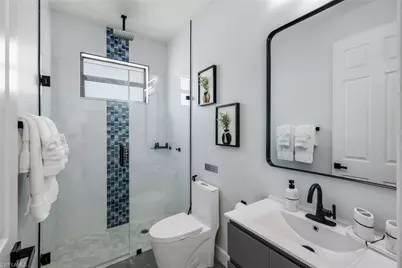 2419 Country Club Blvd, Cape Coral, FL 33990 - Photo 38
