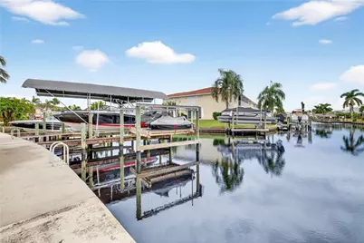732 Victoria Dr #4, Cape Coral, FL 33904 - Photo 2