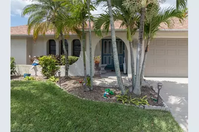 3906 SE 10th Pl, Cape Coral, FL 33904 - Photo 4