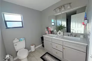 100 NW 13th Pl, Cape Coral, FL 33993 - Photo 16