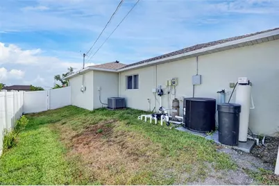 1100 NE 15th St, Cape Coral, FL 33909 - Photo 32