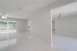 5657 Eichen Cir E, Fort Myers, FL 33919 - Photo 4