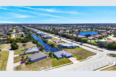2334 SW Trafalgar Pkwy, Cape Coral, FL 33991 - Photo 38