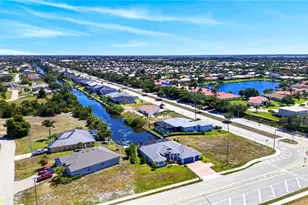 2334 SW Trafalgar Parkway, Cape Coral, FL 33991 - Photo 38