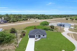 7039 Berwick Cir, Labelle, FL 33935 - Photo 4