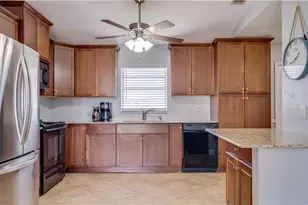 914 SE 28th Terrace, Cape Coral, FL 33904 - Photo 10