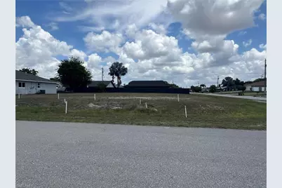 19 NE 9th Pl, Cape Coral, FL 33909 - Photo 2