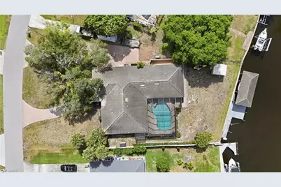1860 Marina Cir, North Fort Myers, FL 33903 - Photo 28