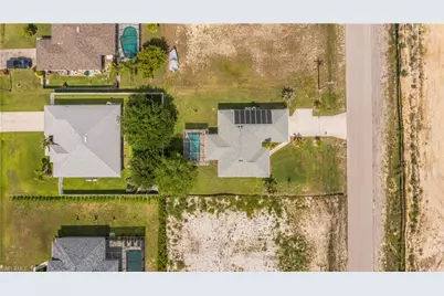1922 Jacaranda Pkwy W, Cape Coral, FL 33993 - Photo 38