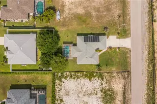 1922 Jacaranda Pkwy W, Cape Coral, FL 33993 - Photo 38