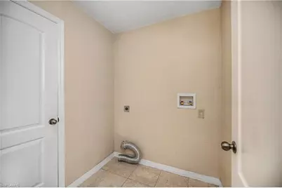 1922 Jacaranda Pkwy W, Cape Coral, FL 33993 - Photo 34