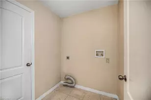 1922 Jacaranda Pkwy W, Cape Coral, FL 33993 - Photo 34
