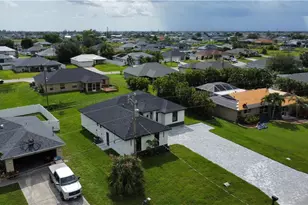 474 NE 2nd Pl, Cape Coral, FL 33909 - Photo 16