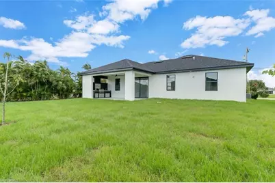 474 NE 2nd Pl, Cape Coral, FL 33909 - Photo 2