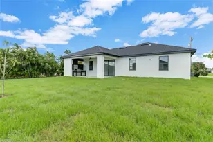 474 NE 2nd Pl, Cape Coral, FL 33909 - Photo 2