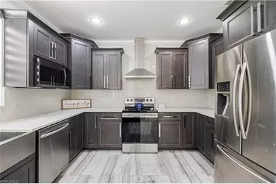 11141 Lakeland Cir, Fort Myers, FL 33913 - Photo 6