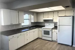 610 SE 10th St, Cape Coral, FL 33990 - Photo 2