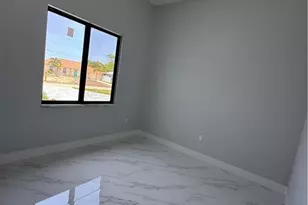913 NE Juanita Pl, Cape Coral, FL 33909 - Photo 24