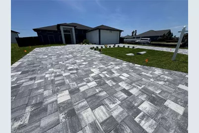 913 NE Juanita Pl, Cape Coral, FL 33909 - Photo 2