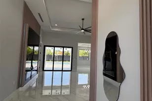 913 NE Juanita Pl, Cape Coral, FL 33909 - Photo 4