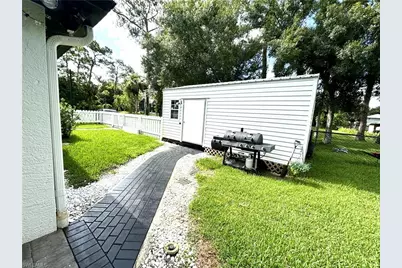 1090 Woods Dr, Labelle, FL 33935 - Photo 14