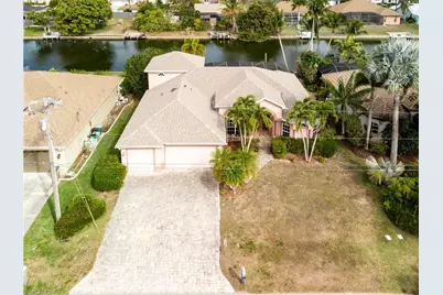 325 SE 21st St, Cape Coral, FL 33990 - Photo 6