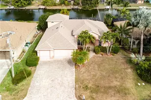325 SE 21st St, Cape Coral, FL 33990 - Photo 6