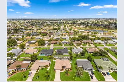 3613 SE 3rd Pl, Cape Coral, FL 33904 - Photo 4