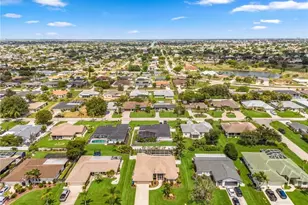 3613 SE 3rd Pl, Cape Coral, FL 33904 - Photo 4