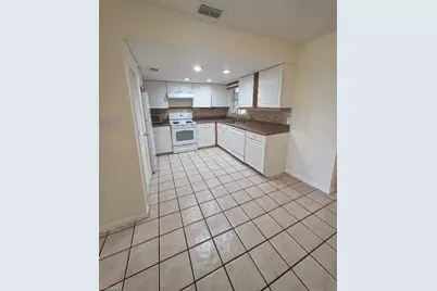 202 Eaglesmere Dr, Lehigh Acres, FL 33936 - Photo 4