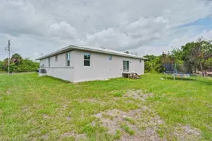 8006 Oakleaf Cir, Labelle, FL 33935 - Photo 10
