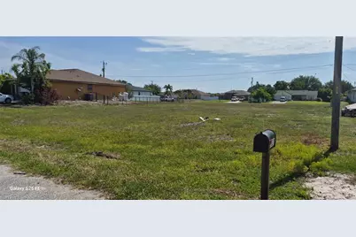 1321 NE 21st Pl, Cape Coral, FL 33909 - Photo 4