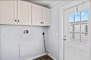 228 Poinsettia Dr, Fort Myers, FL 33905 - Photo 10