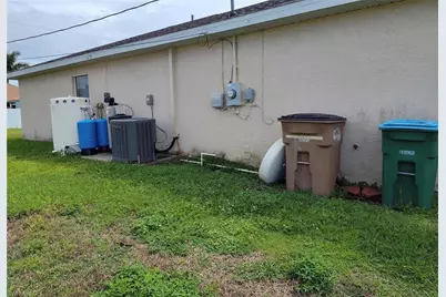 1109 NE 2nd Pl, Cape Coral, FL 33909 - Photo 24