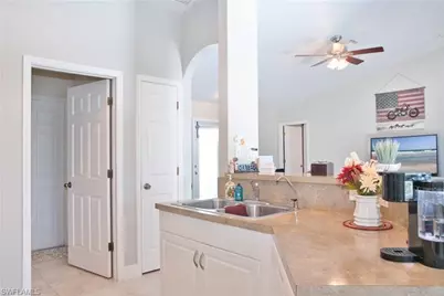 818 SW 11th Ave, Cape Coral, FL 33991 - Photo 16