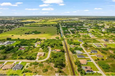 559 Theodore Vail St E, Lehigh Acres, FL 33974 - Photo 12