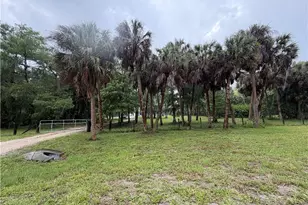 281 8th St SE, Naples, FL 34117 - Photo 4