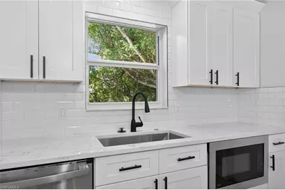 2300 Crystal Dr, Fort Myers, FL 33907 - Photo 14