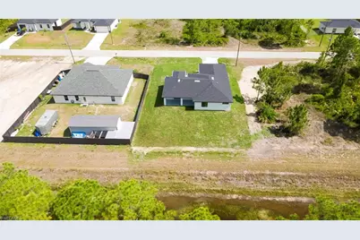 850 Foxtail St, Lehigh Acres, FL 33974 - Photo 32