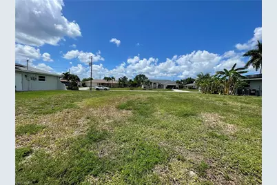 1441 SE 21st Ln, Cape Coral, FL 33990 - Photo 2