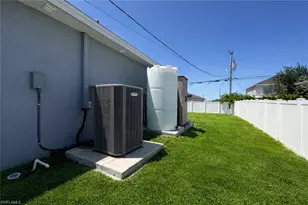 2804 NE 2nd Pl, Cape Coral, FL 33909 - Photo 4