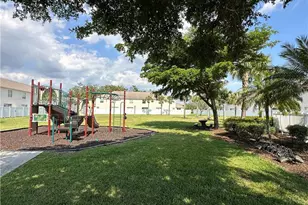 3614 Pine Oak Cir, Fort Myers, FL 33916 - Photo 4